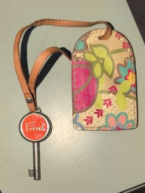 Fossil Multicolor Floral Luggage Tag with Tan Strap and Fossil Key Charm